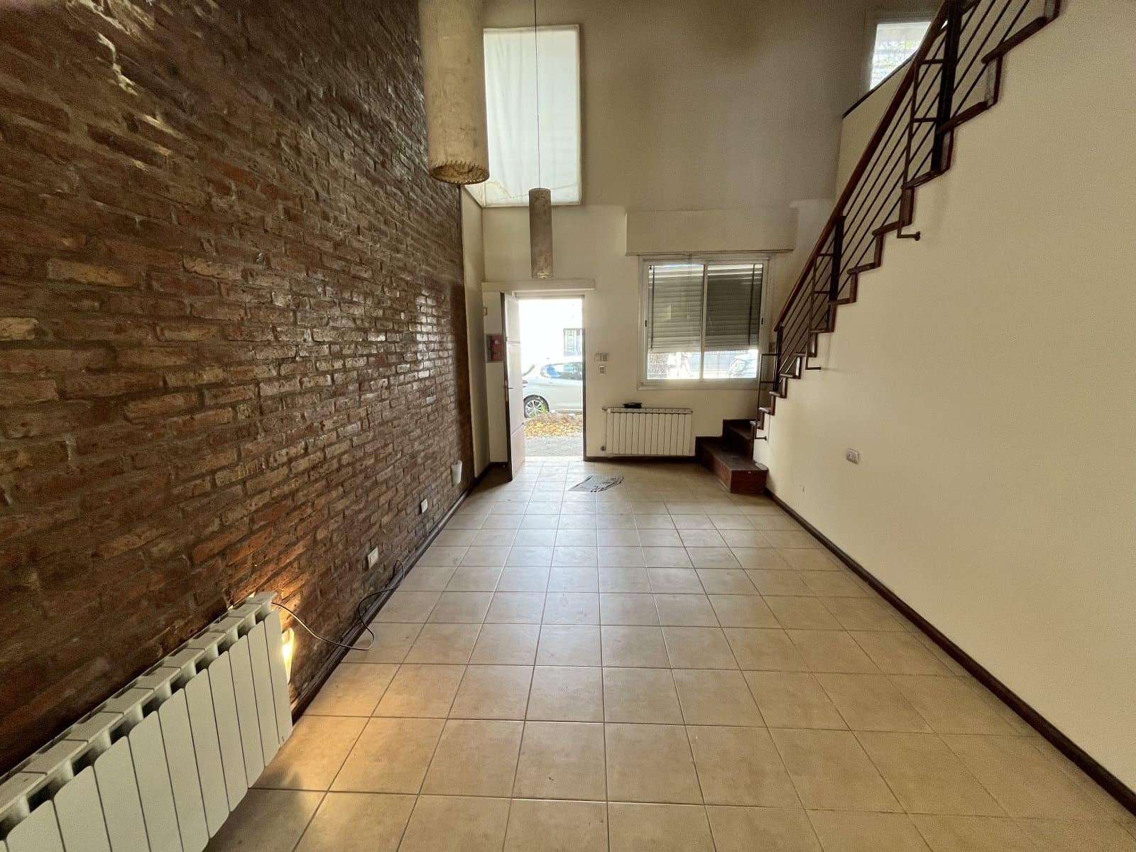 Casa 2/3 Dormitorios  en dos  plantas - Equipada- Patio - Cochera - Saavedra 1200- Apta Credito! — foto 1