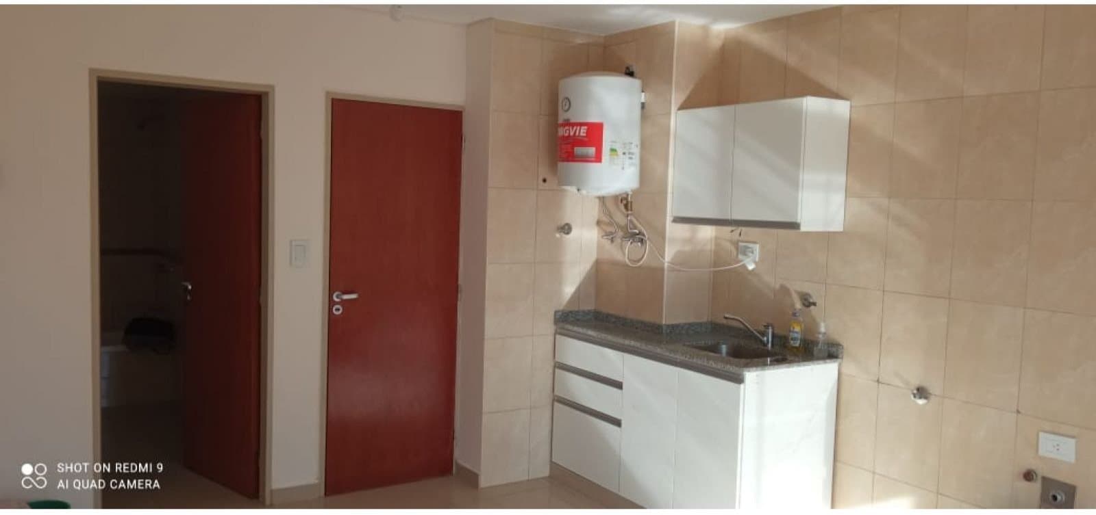 Monoambiente Pichincha-  Tucumàn 2600- Balcòn-  Luminoso- Contrafrente — foto 1