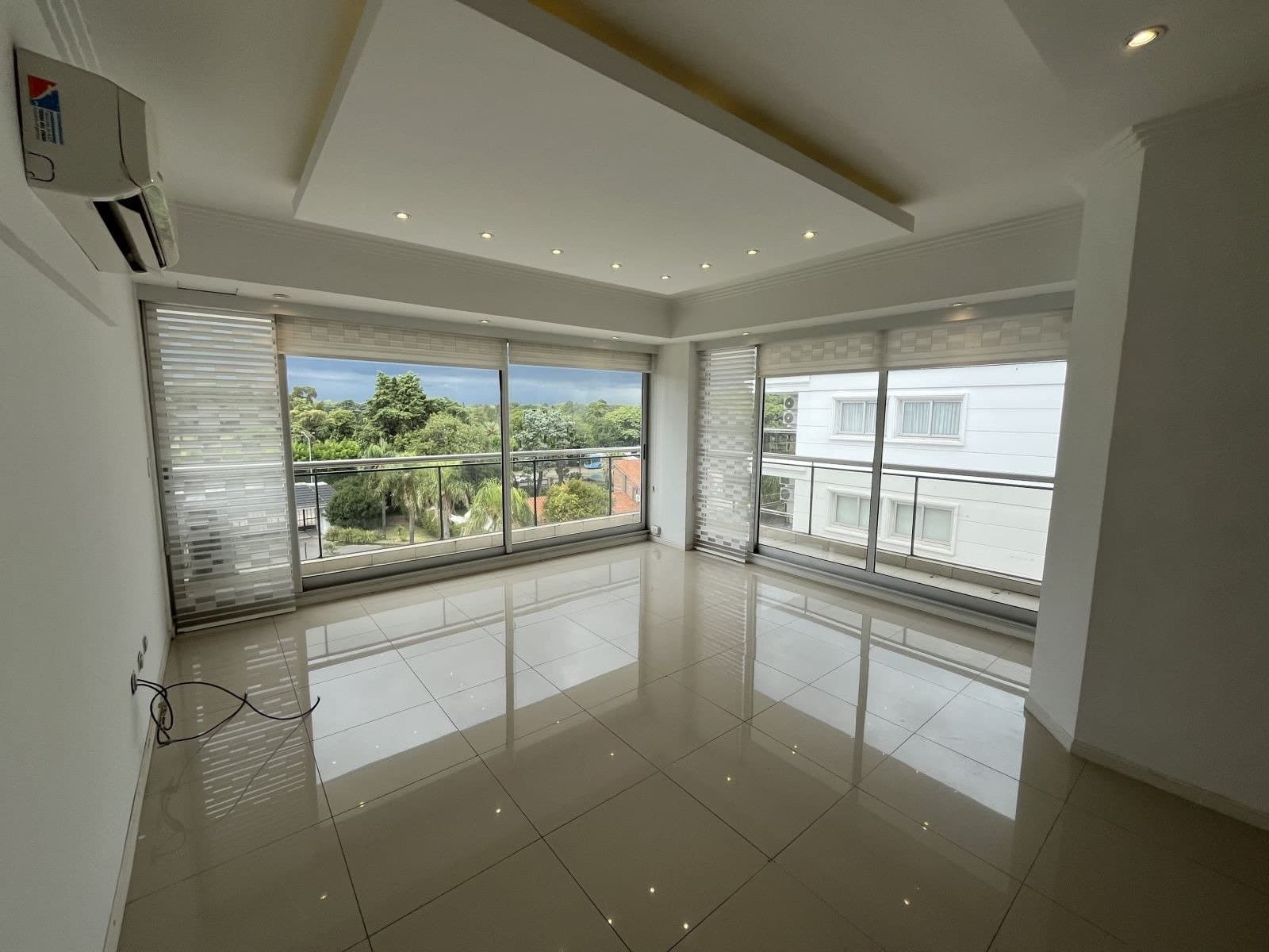 Departamento 3 Dormitorios -  Amenities-  Terraza  exclusiva - Vista a Jockey Club- Apto credito — foto 1